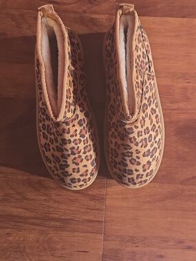Leopard Print Cozy Women's Slipper Boot - Tan